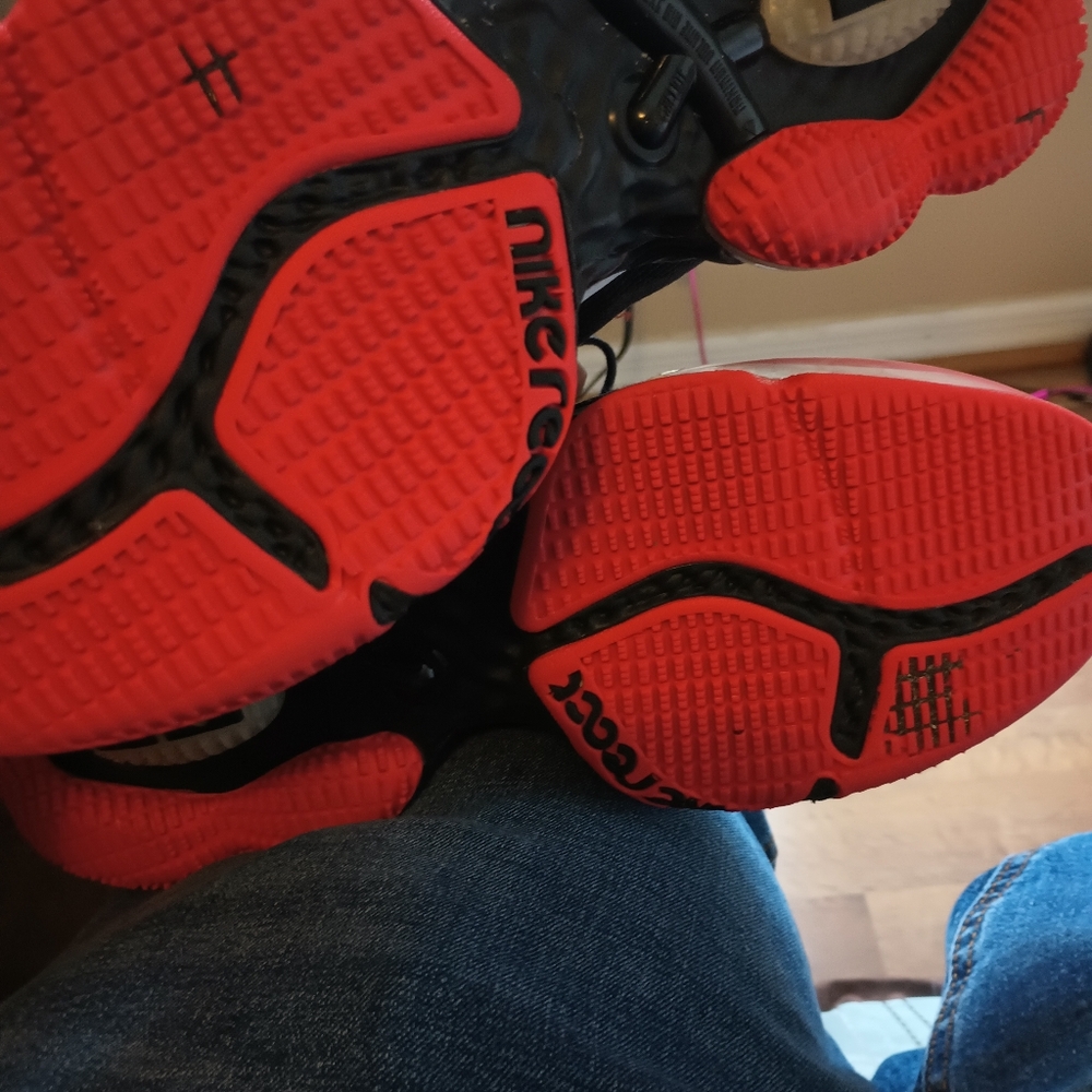 🔥Super Fire Hot LeBron 19 Low Classic Basketball Shoe 9.5 - Picture 3 of 8